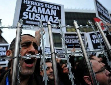 Ισόβια ποινή κάθειρξης σε 30 δημοσιογράφους της Zaman στην Τουρκία